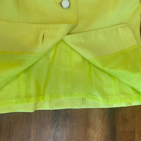 Tahari Blazer 12 Bright Yellow Jacket with White Buttons Pockets 3/4 Sleeves - Picture 5 of 9
